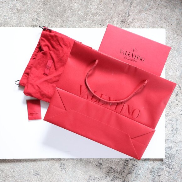 Valentino Garavani Rockstud Ankle Strap Pumps in Patent Leather Size: 39 1/2 - Picture 11 of 16